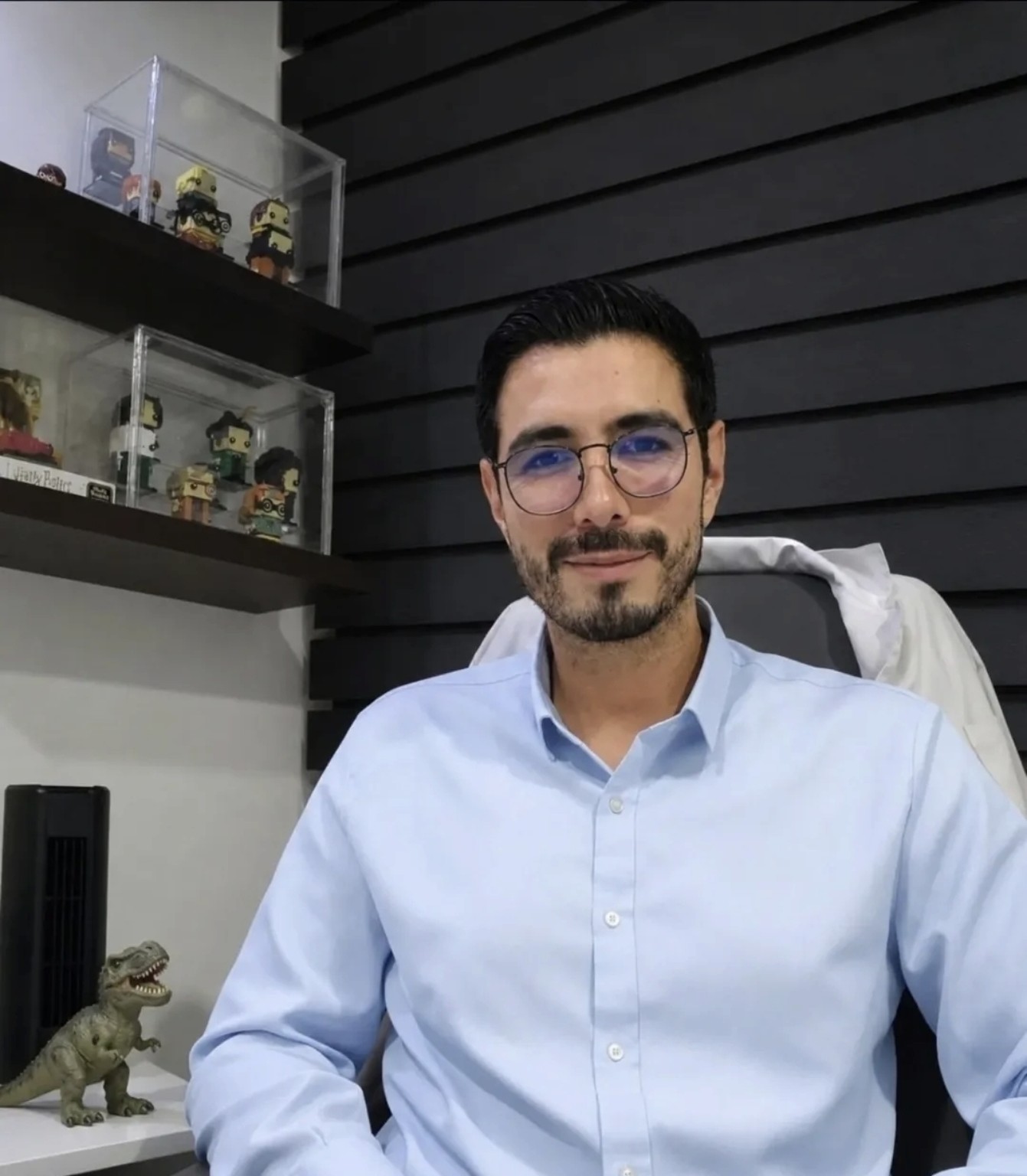 Dr. Jesús Pizarro Lozano en consulta